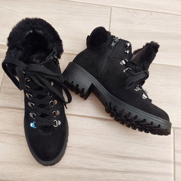 r2 Black Faux Suede & Fur NWOB Lace Up Ankle Boots.  Size 6M - Picture 8 of 8